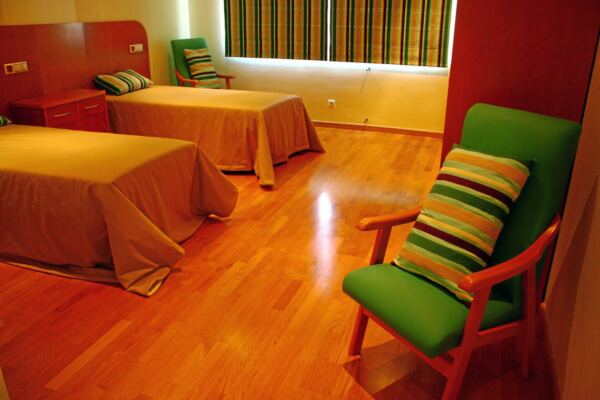 170069 137697636293634 7268589 o 1 - Booking-Senior.com