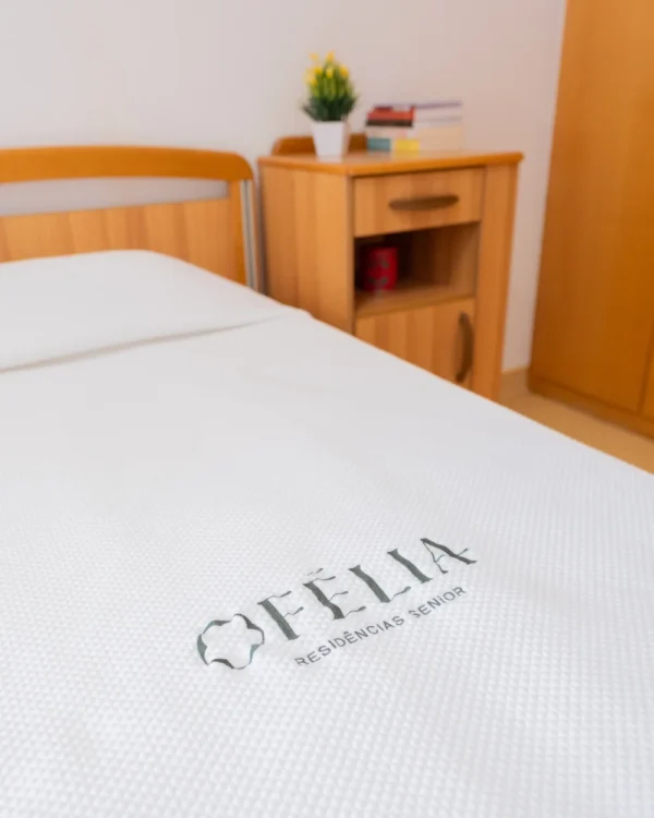 ofelia residencia senior cascais cama - Booking-Senior.com