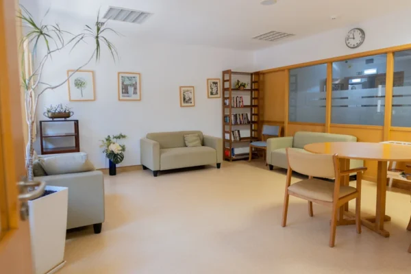ofelia residencia senior cascais sala de estar 1 - Booking-Senior.com
