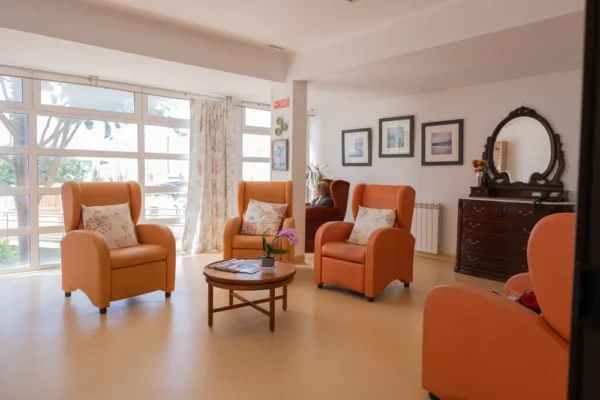 ofelia residencia senior cascais sala de estar - Booking-Senior.com