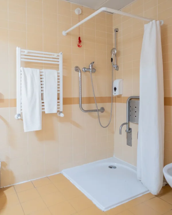 ofelia residencia senior cascais wc - Booking-Senior.com