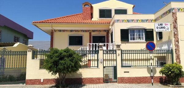 exterior2 - Booking-Senior.com
