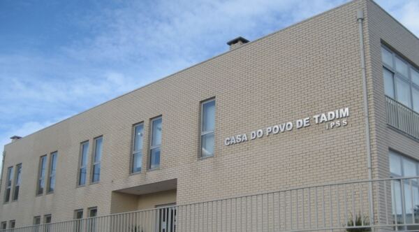 CASA DO POVO TADIM Entrada