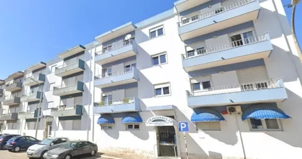 lar peninsular - Booking-Senior.com