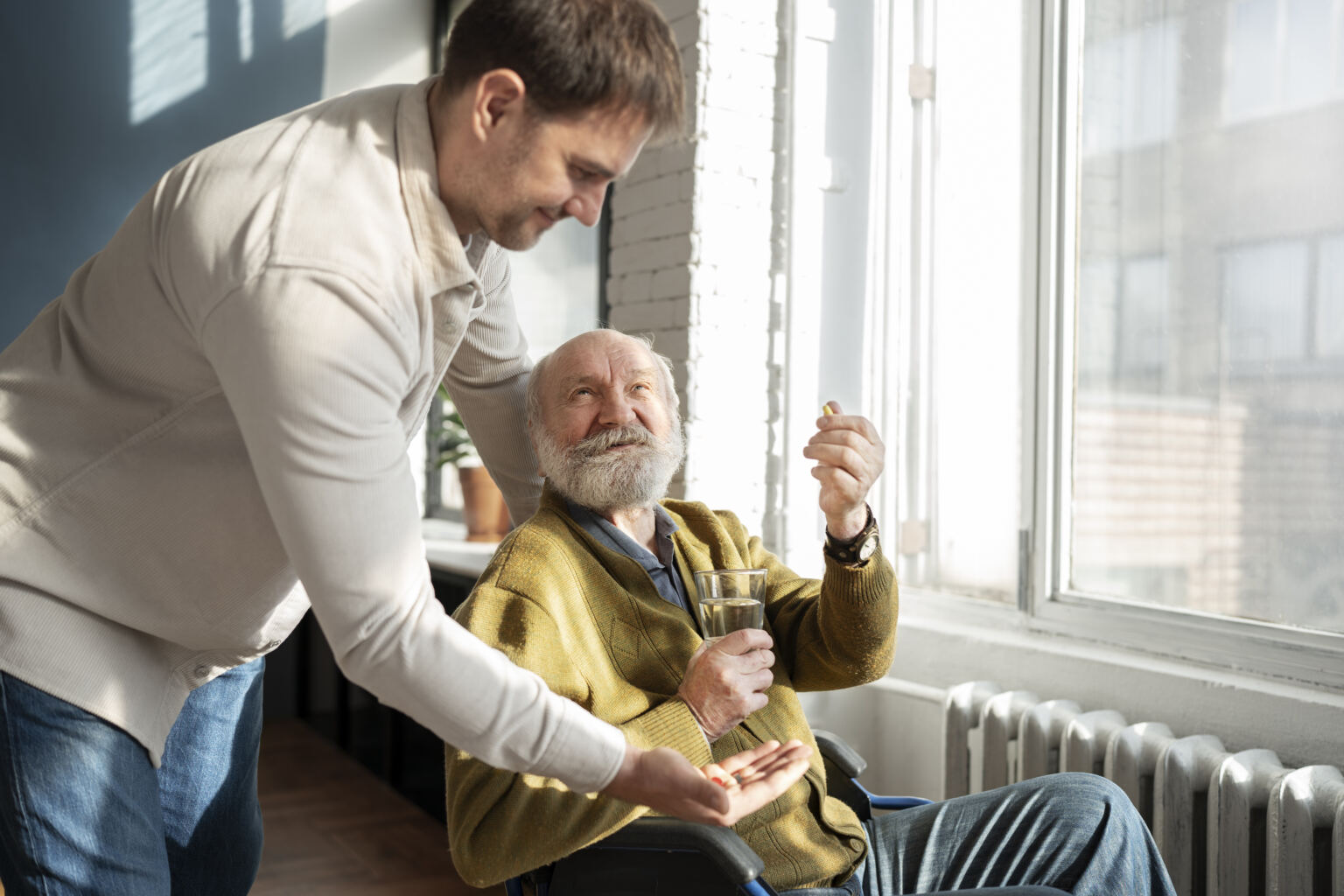 old patient suffering from parkinson 1 - Booking-Senior.com