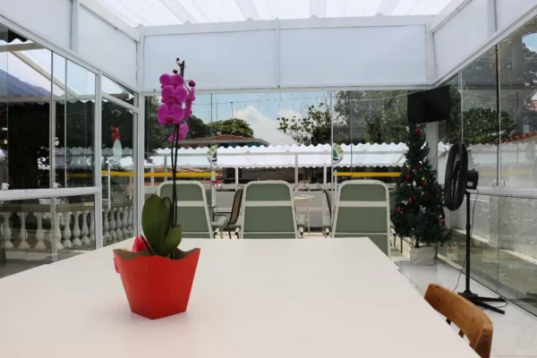 RECANTO DAS FLORES sala exterior