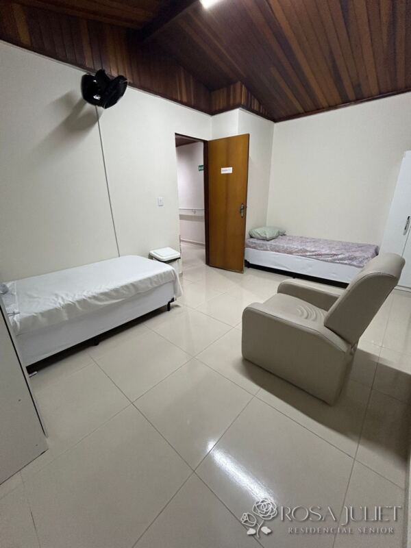 Rosa Juliet Residencial Sênior quarto 1